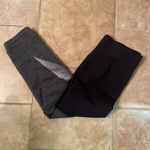 H&M Sport Women’s Black and Grey Color Black Cropped Leggings with Design